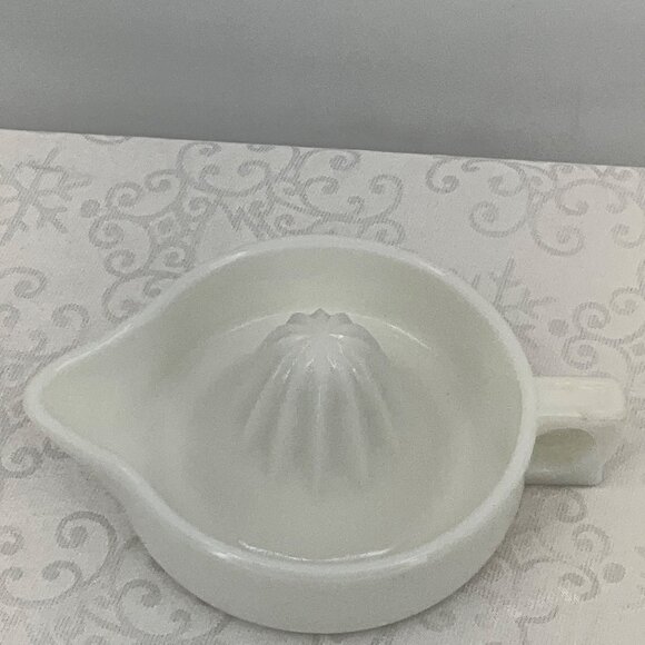 Vintage White Milk Glass Citrus Juicer With Handle & Spout Sunkist on side - Picture 3 of 5